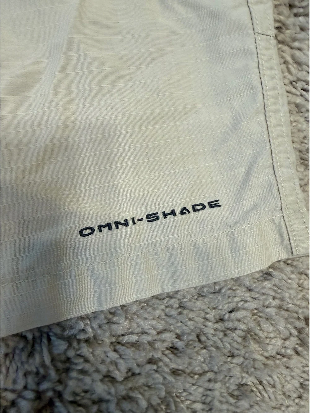 Columbia Omni-Shade Beige Cargo Shorts Size 38